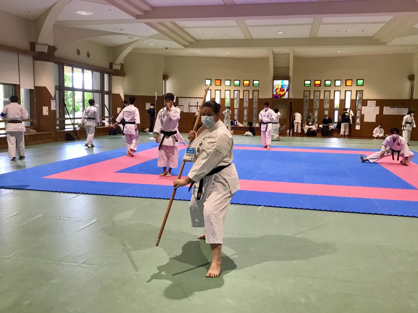 Adultes 1 Bo - Emilie à l'chauffement - Okinawa karate world championships 2022