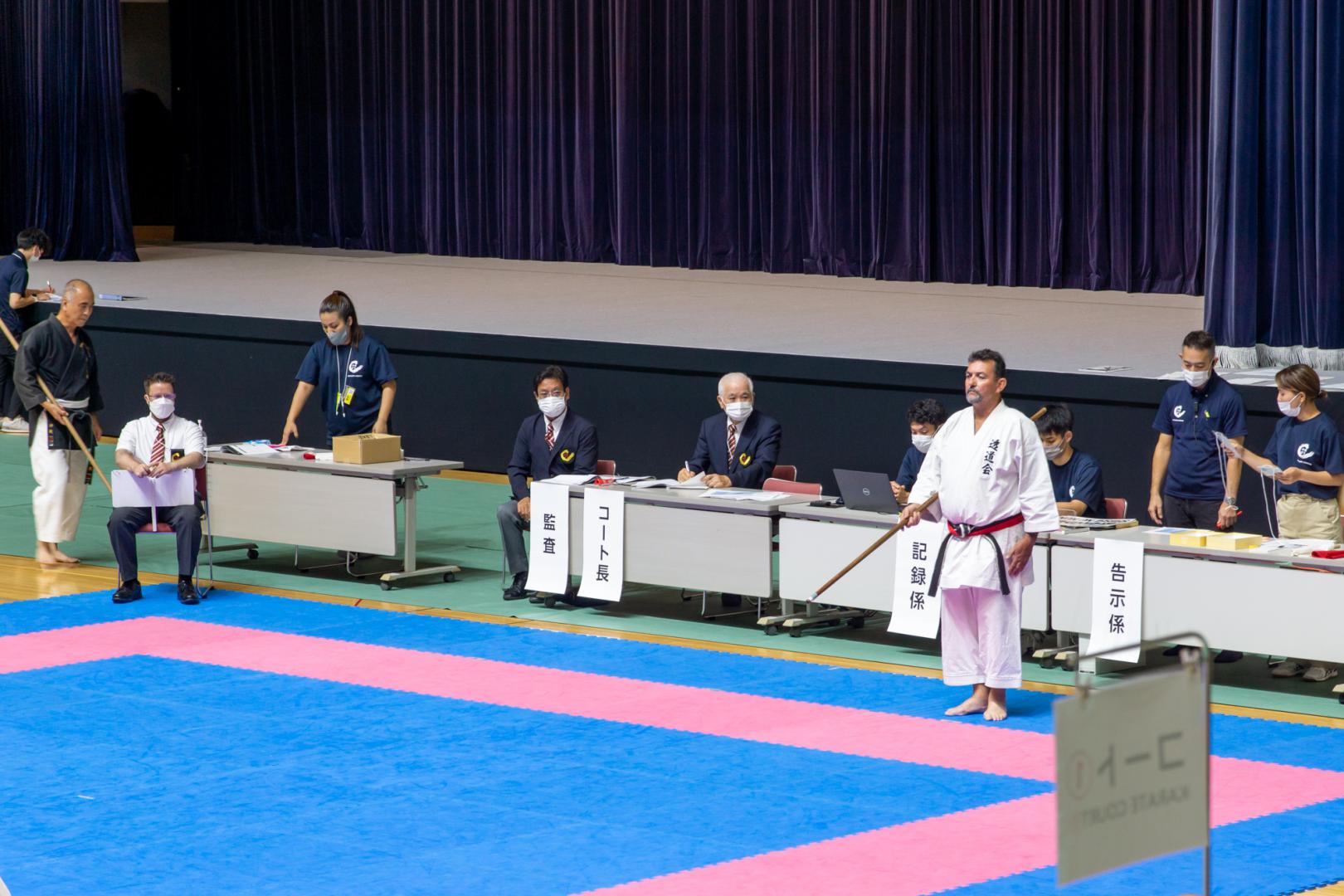 Seniors Bo - Eric en 1/4 de finale - Okinawa karate world championships 2022